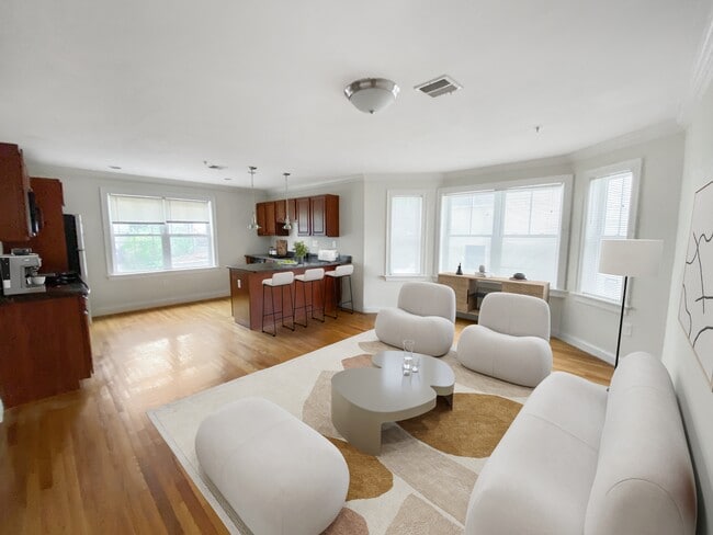 Photo - 14 Notre Dame St