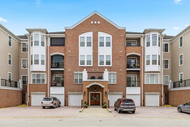 Building Photo - 6155 Shadywood Rd Unit 406