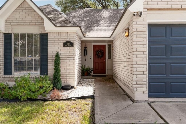 Photo - 737 Shade Tree Dr