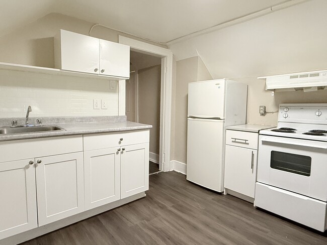 Building Photo - 1073 Albert Rd