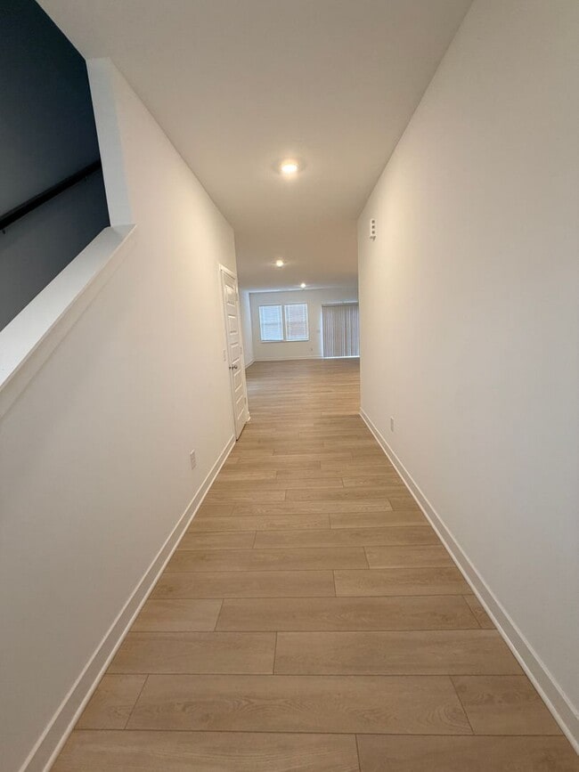 Photo - 891 Norfolk Ln