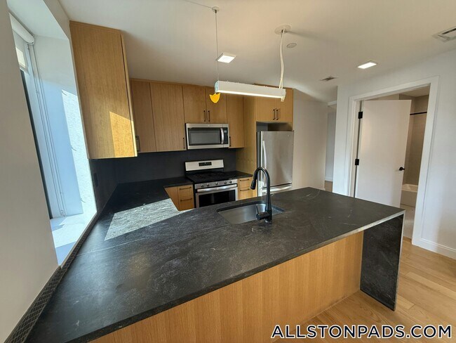 83 Gardner St Unit 405