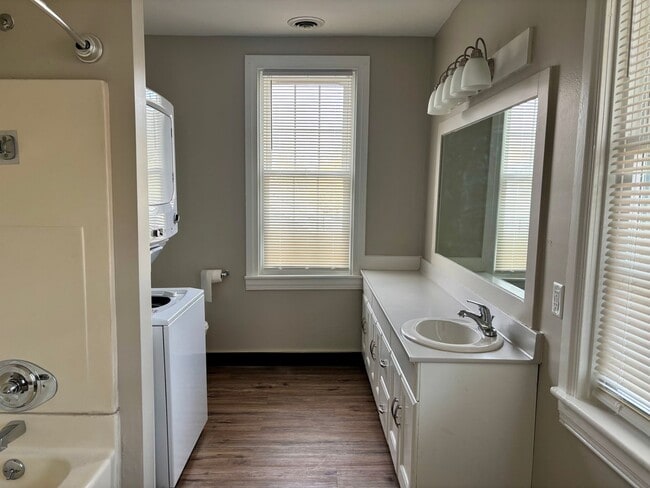 1301 S Queen St Unit 201