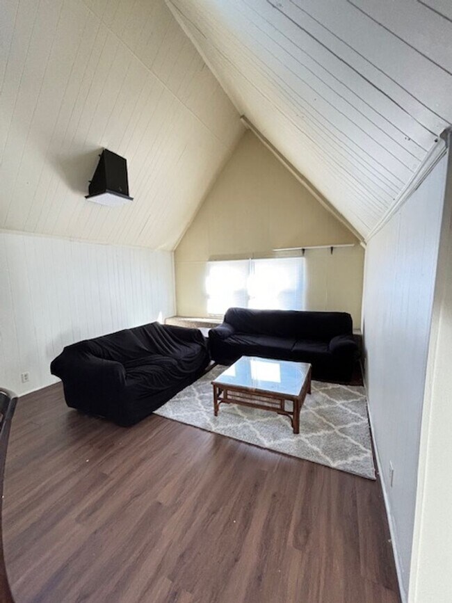 Photo - 702 W Green St Unit 3