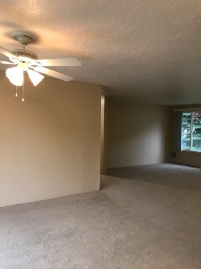 Photo - 204 Crestview Dr