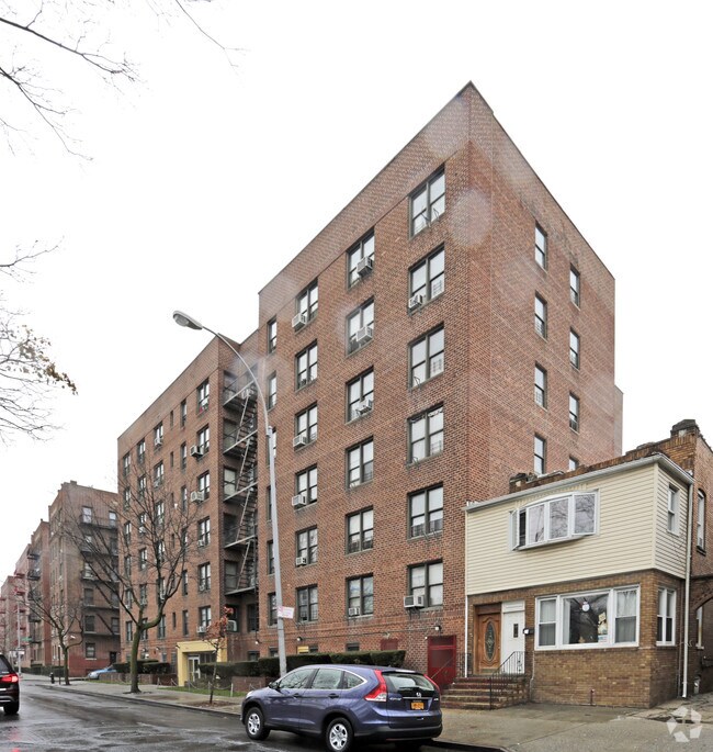 Photo - 90-05 153rd St