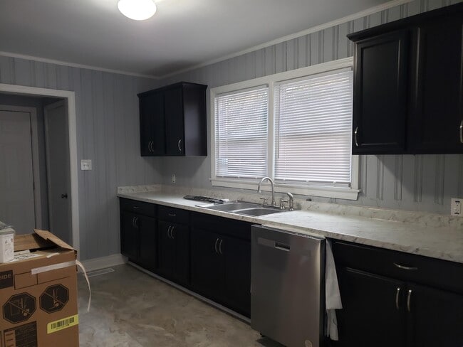 Photo - 810 Anarine Rd