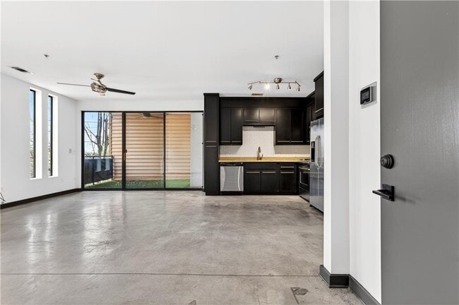 Building Photo - 972 DeKalb Ave NE Unit 202