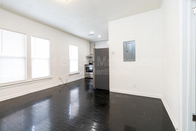 Photo - 1827-1829 W Walker Ave Unit 2