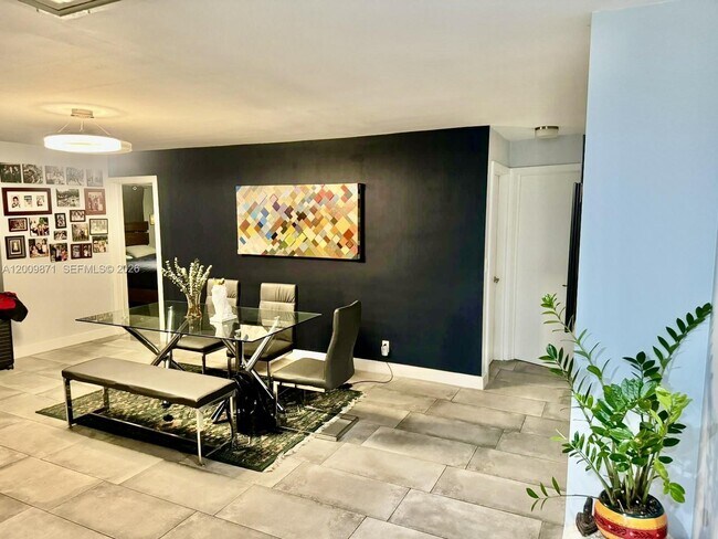 Photo - 220 SW 3rd Ave