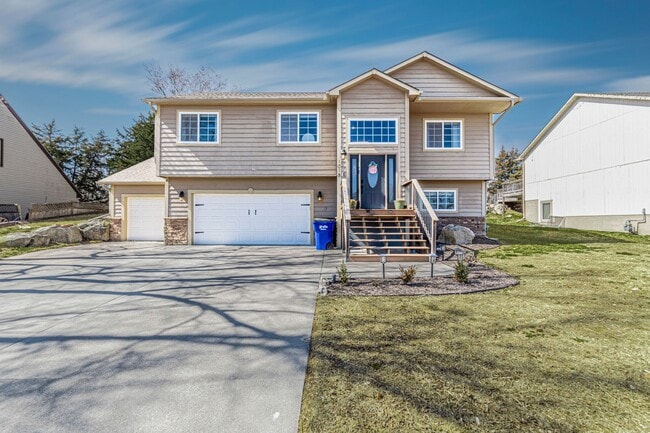 Spacious Single Family Home - Spacious Single Family Home