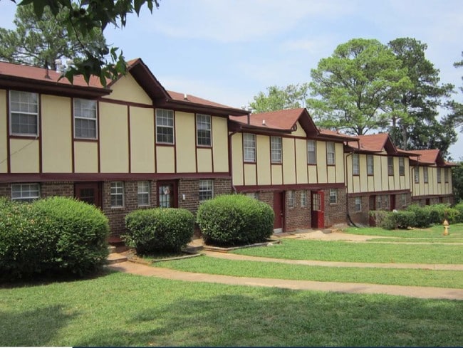 Photo - Winston Manor Apartments