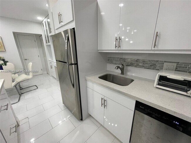 Photo - 1407 NE 56th St Unidad 103