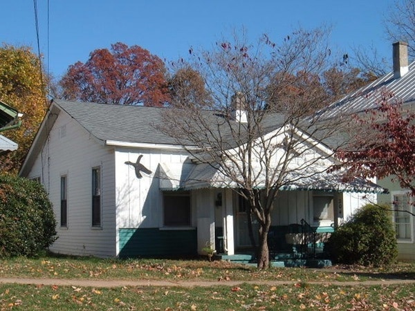 Building Photo - Three Bedroom - One Story House for Rent!