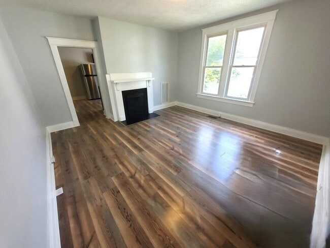Photo - Remodeled 2BR, 1BA duplex in Springfield Unit Boren St B