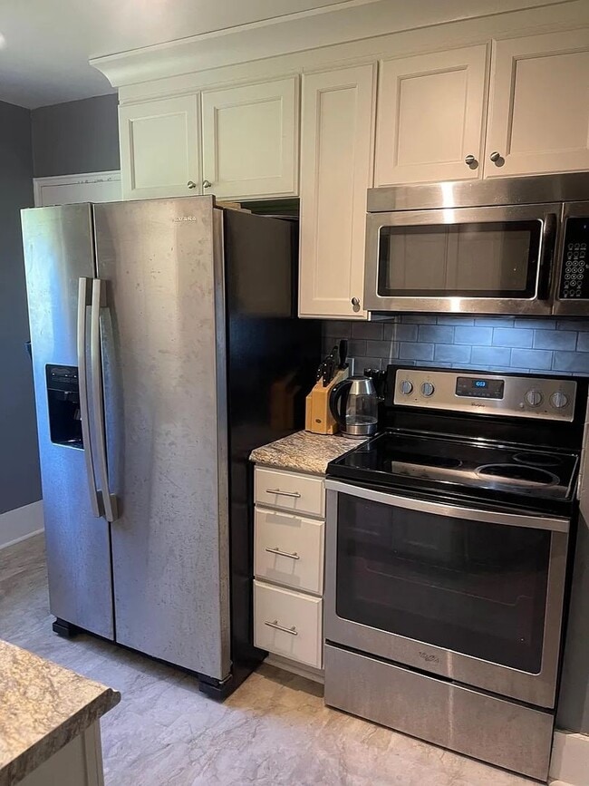 Photo - 2 Bedroom Apartment In Great Location!!