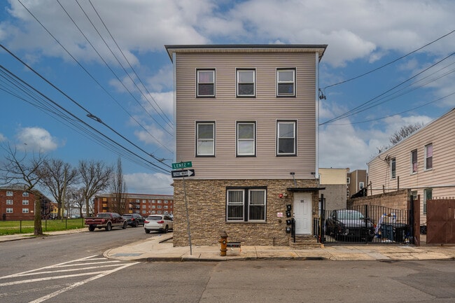 Building Photo - 55 Lentz Ave Unit 3