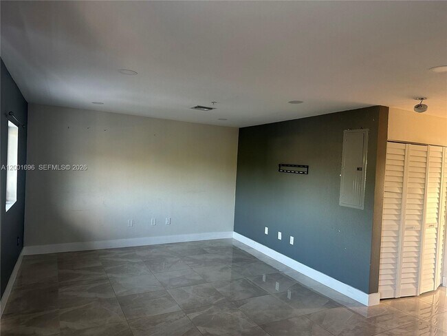 Photo - 587 NW 100th St Unidad C