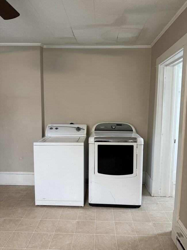 Photo - 914 W King St