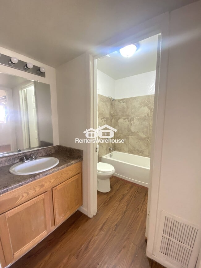 Photo - 325 S Pioneer