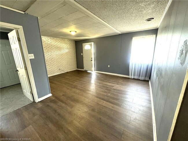 Photo - 107 S Oak St