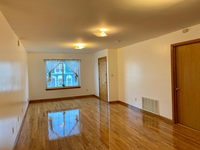 Photo - 422A Warren St Unit 1