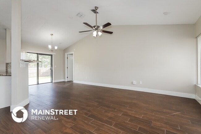 Photo - 1515 Kestrel Way