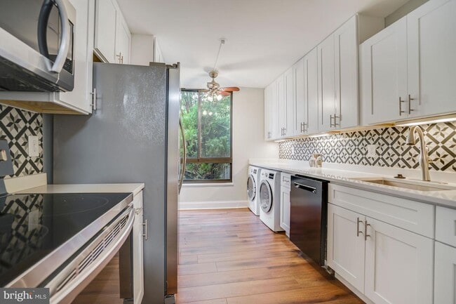 Renovated Kitchen - 1800 Old Meadow Rd Unit 113