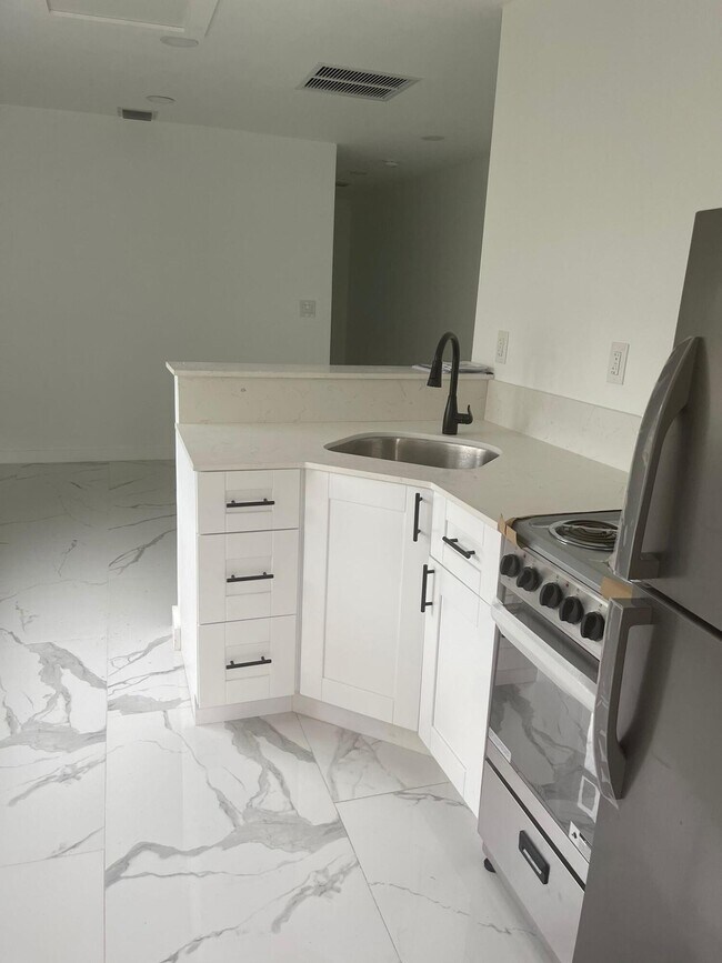 Photo - 6097 Rodman St