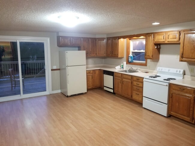 Building Photo - 47 Main St Unit 2