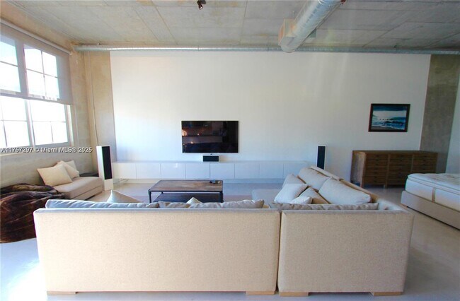 Photo - 410 NW 1st Ave Unit 504