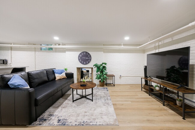 Building Photo - 7218 Monument Ave Unit 1