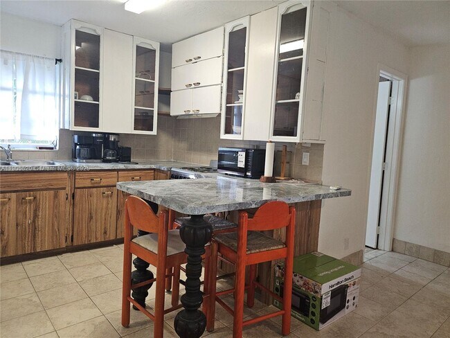 Photo - 305 SE 12th Ave Unit 2