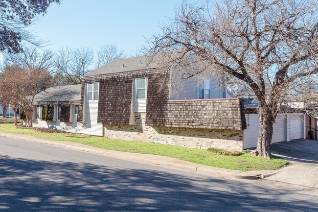 Photo - 5700 Pershing Ave
