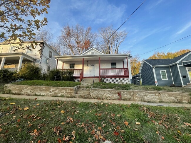 Building Photo - 852 Brook St