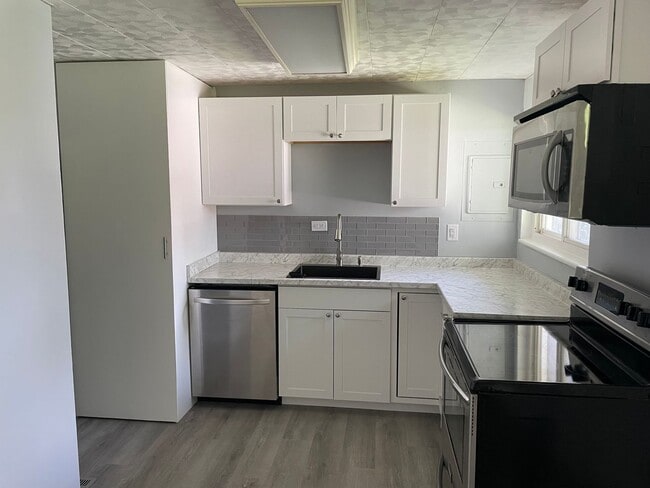 Photo - Beautifully renovated 3 bed/2 bath home