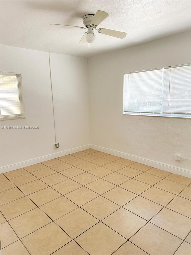 Photo - 1950 SW 41st Ave Unit 4