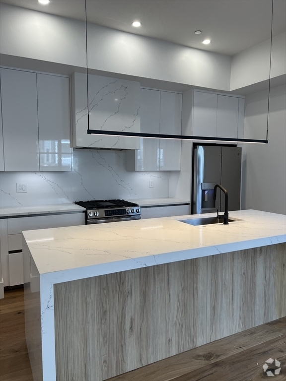Building Photo - 31 Savin Hill Ave Unit 1 Rental