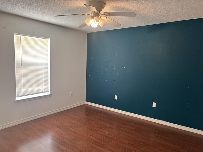 Photo - 301 Lakeview Dr