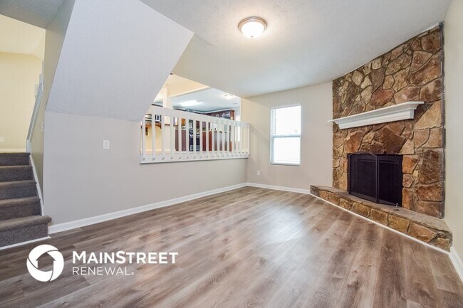 Photo - 825 Forest Path