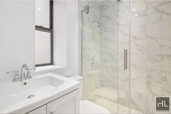 Renovated Cozy 1 bed 1 bath with washer and dryer. / WEST 76 STREET