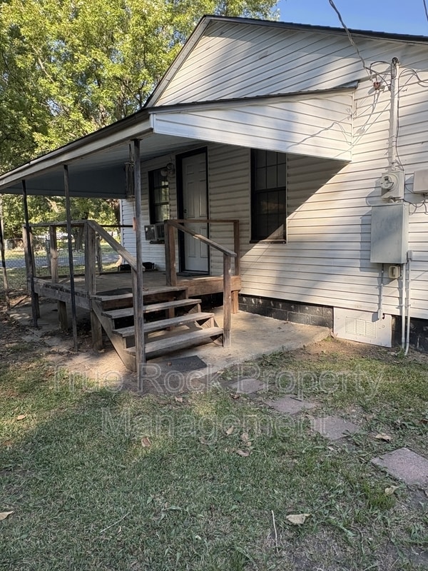 Photo - 631 W 5th