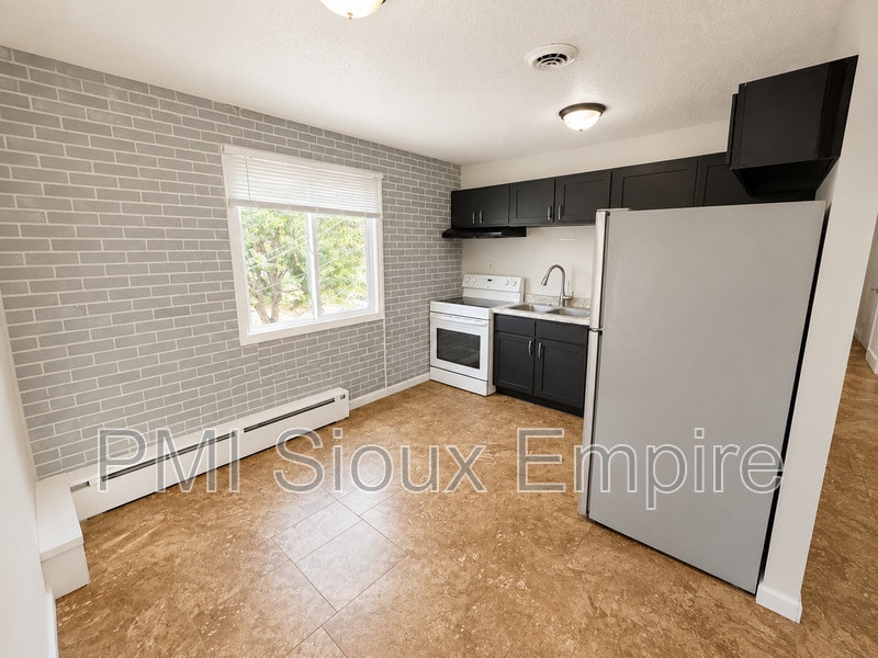 Photo - 705 W 18th St Unidad 5
