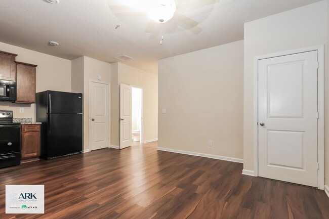 Photo - 308 Highwood Ln