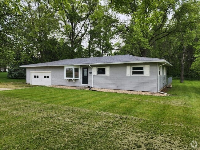 Building Photo - Shawnee Country Rental – 3 Bed, 1 Bath Hom...