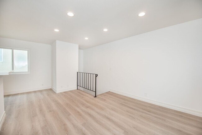 322 10th St Unit 202