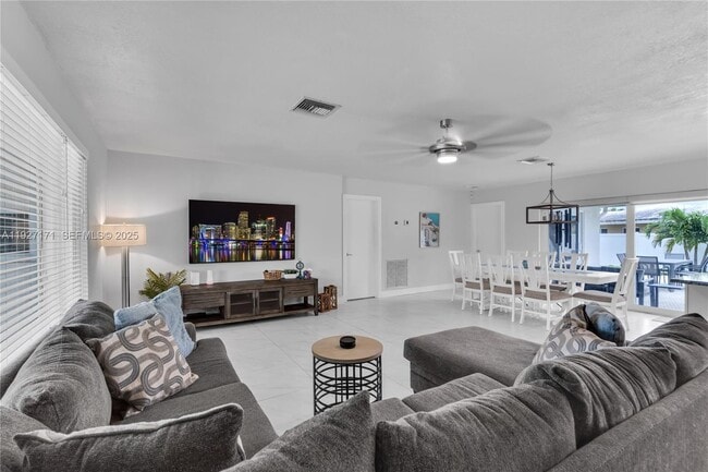 Photo - 251 SE 8th St