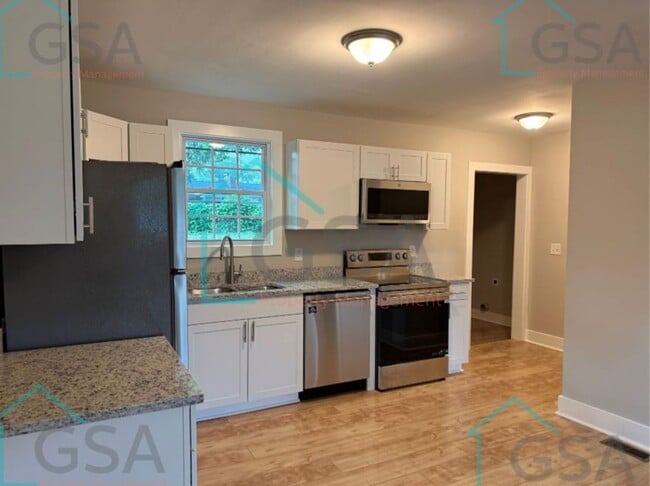 Photo - 694 Saxon Ave