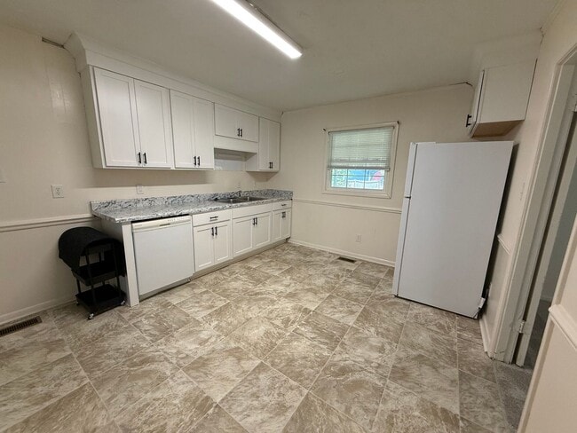 Photo - 403 Thomas Dr