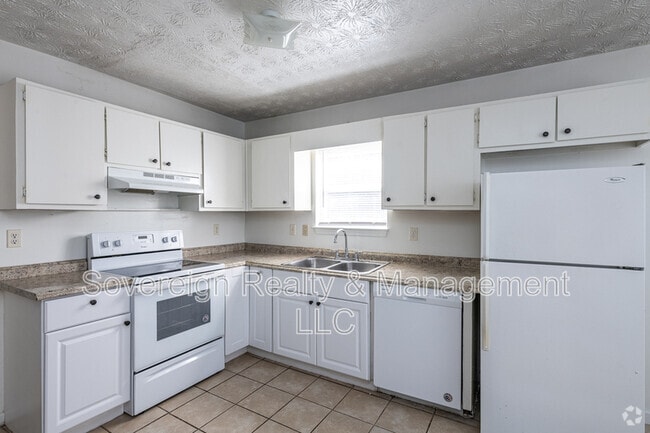 Building Photo - 8367 Warren Dr Rental